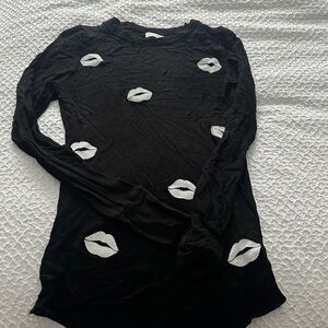 Lauren Moshi Black Tee with White Lip Pattern